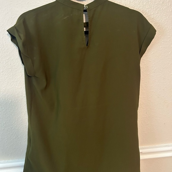 Express olive green office business casual short sleeve blouse - Picture 4 of 4